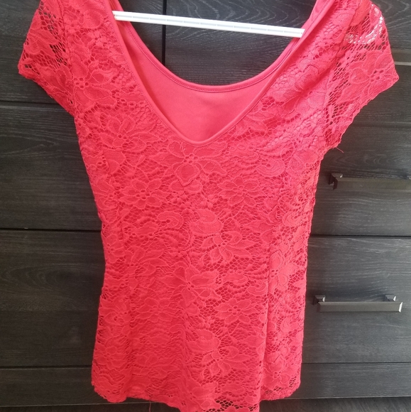 Suzy sheir lace top - Picture 2 of 2